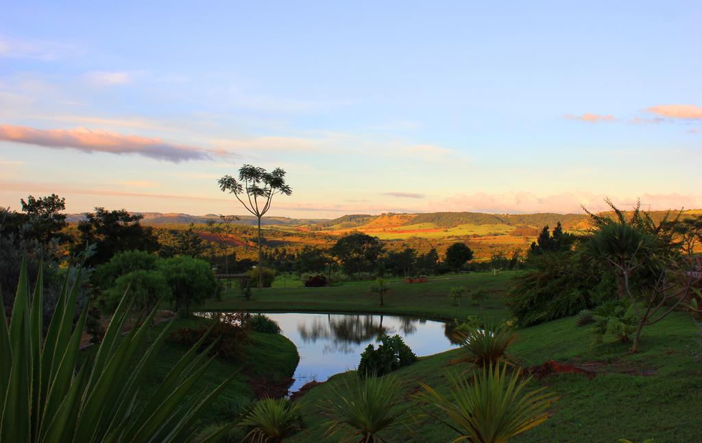 Hotel Boutique Frangipani Brotas Exterior photo View of the Sunshine Coast hinterland from the resort