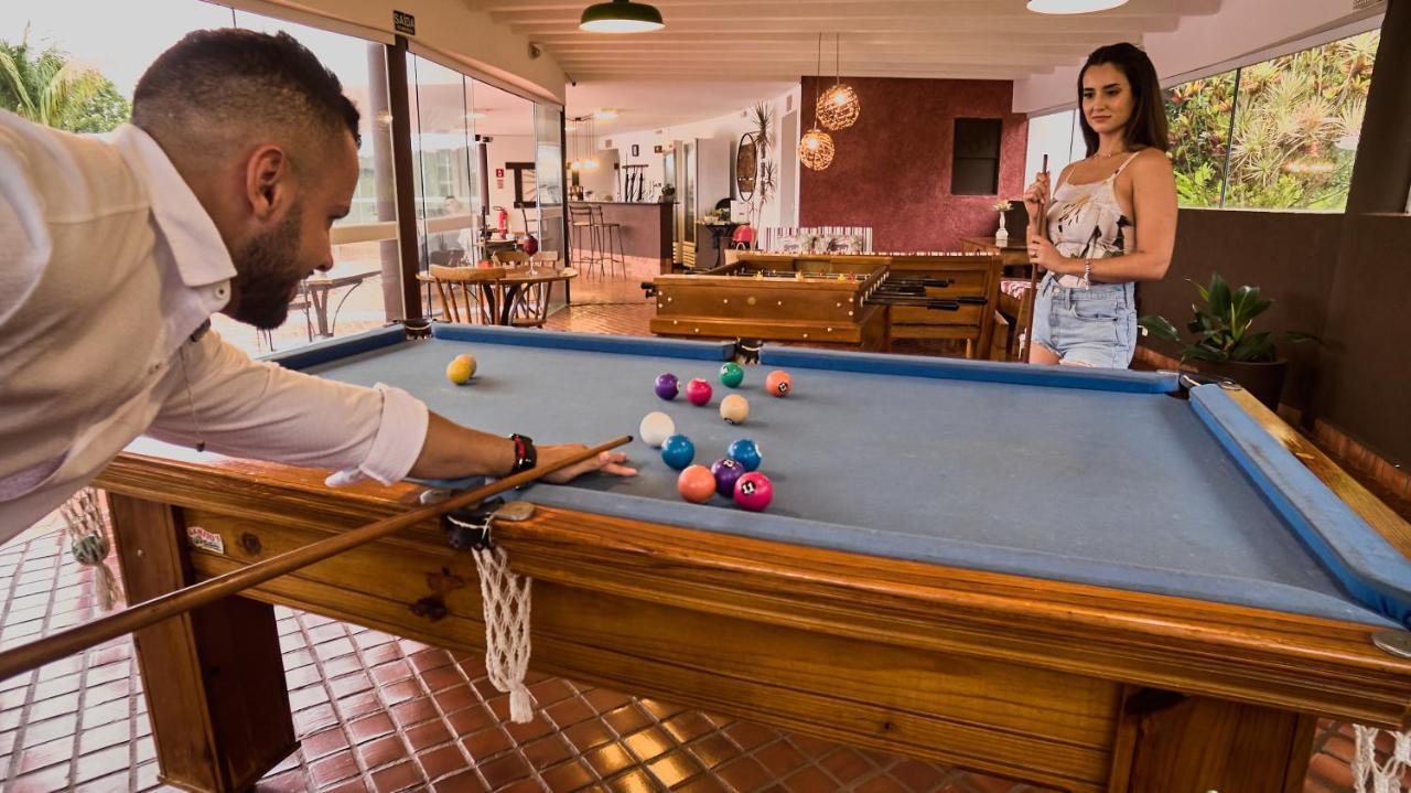 Hotel Boutique Frangipani Brotas Exterior photo Pool table with a basketball hoop