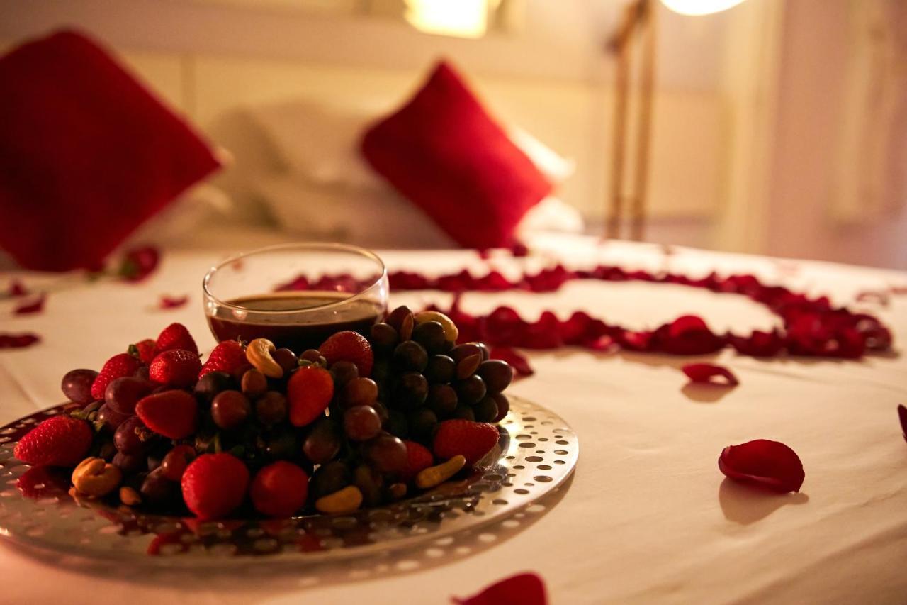 Hotel Boutique Frangipani Brotas Exterior photo A romantic bedroom