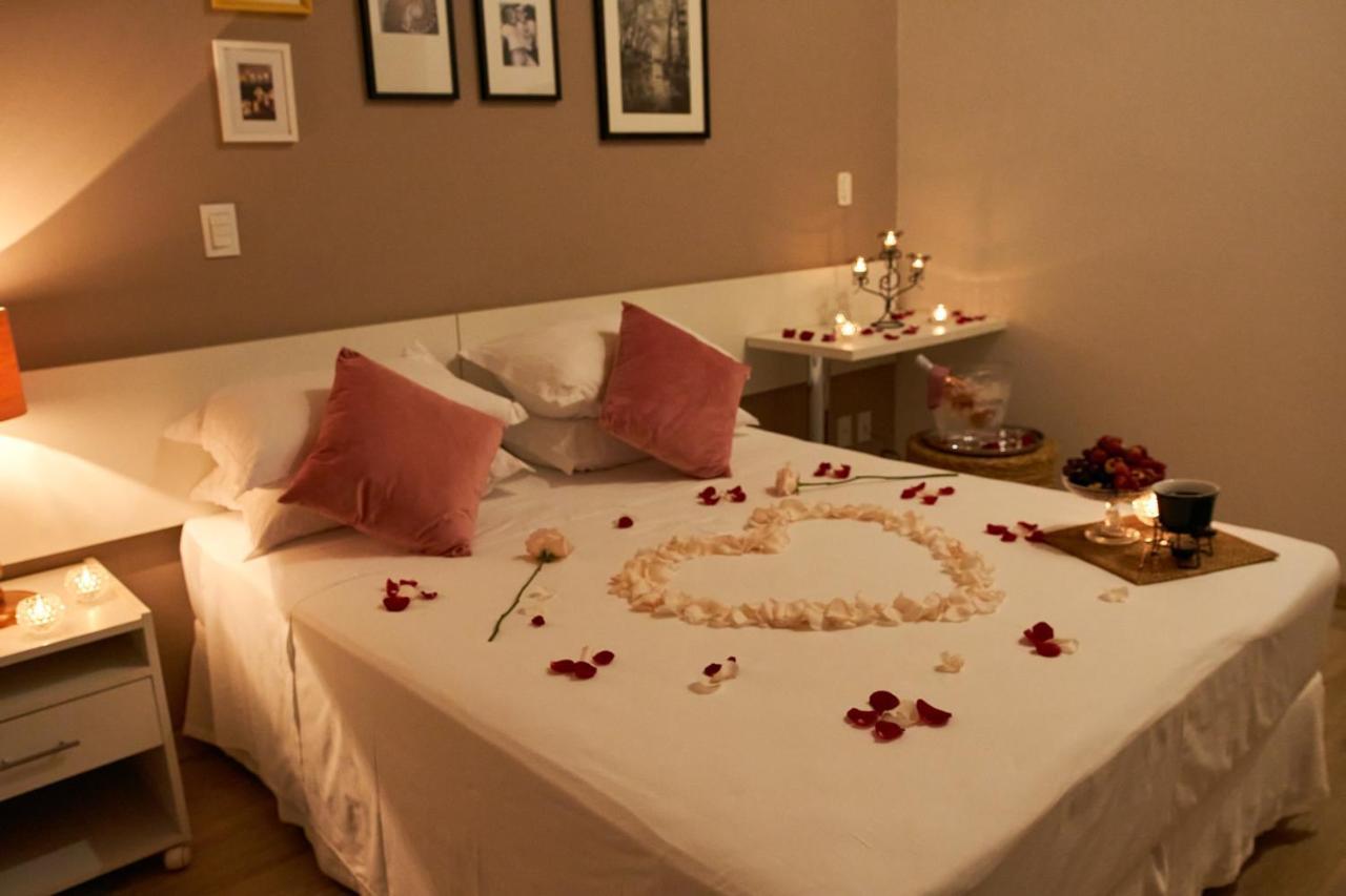 Hotel Boutique Frangipani Brotas Exterior photo A bedroom decorated for Valentine's Day