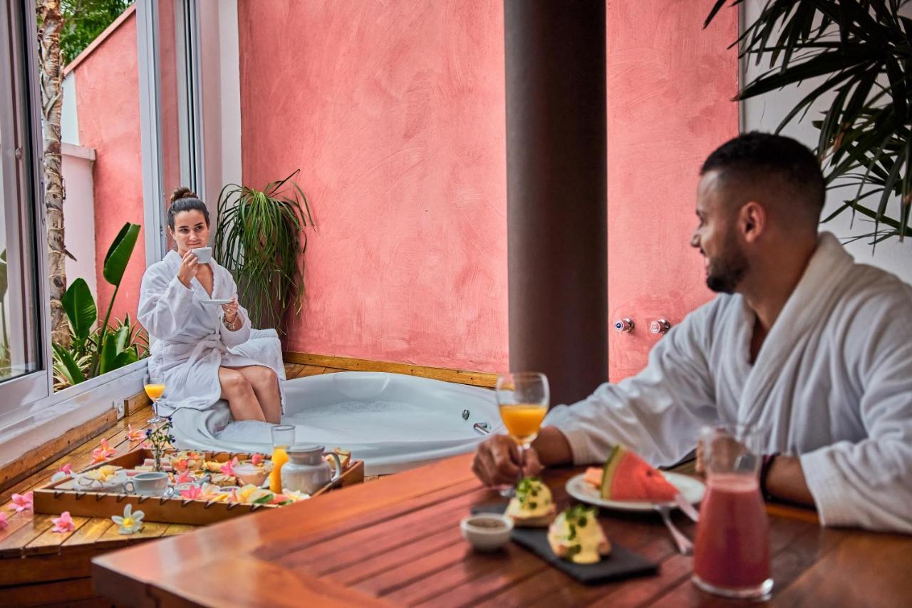 Hotel Boutique Frangipani Brotas Exterior photo Spa at the Hilton Mauritius Resort