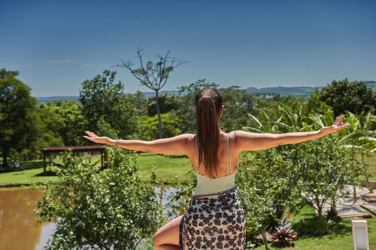 Hotel Boutique Frangipani Brotas Exterior photo A woman practicing yoga