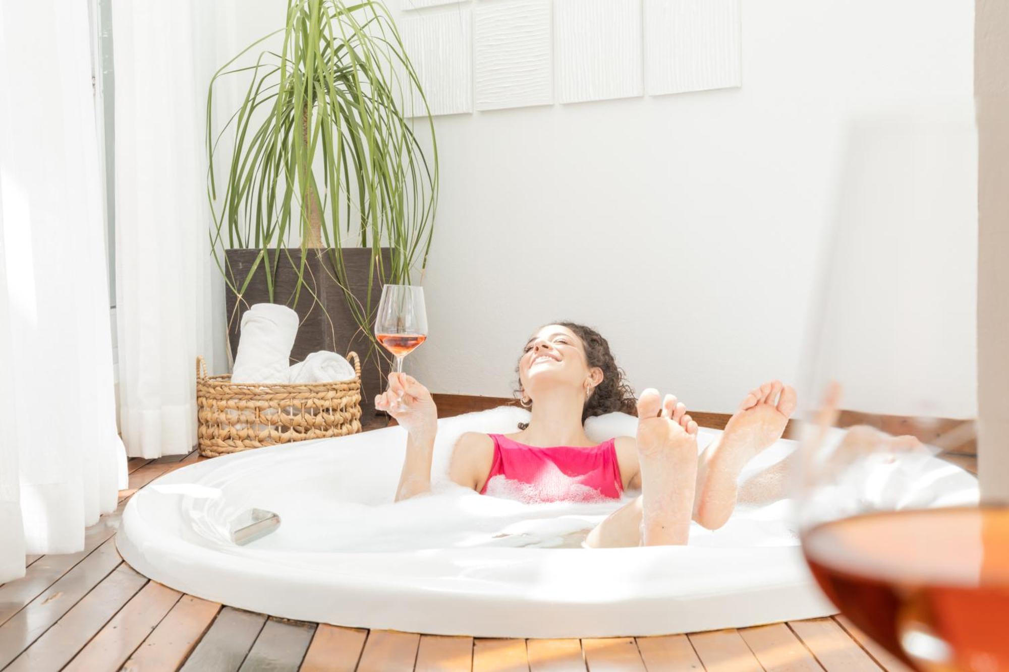 Hotel Boutique Frangipani Brotas Exterior photo A woman relaxing in a bathtub