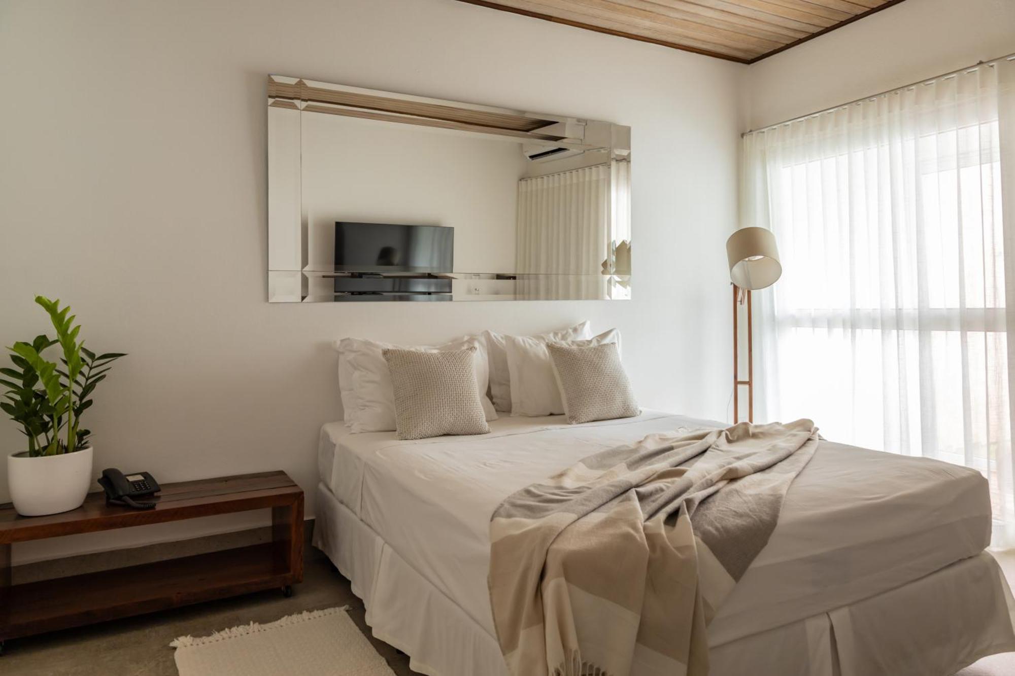 Hotel Boutique Frangipani Brotas Exterior photo A bedroom