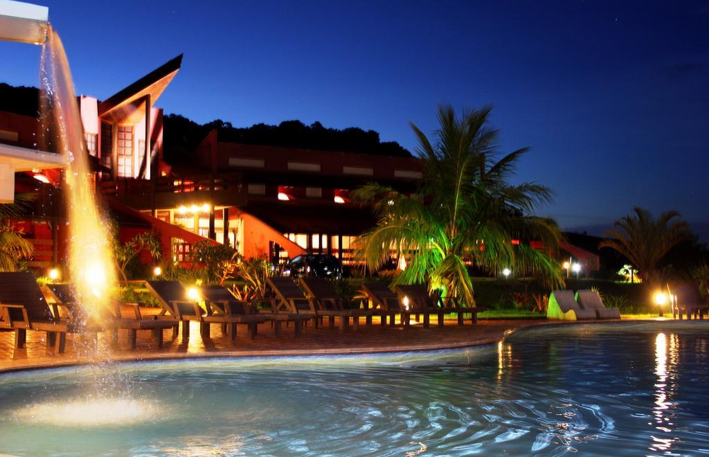 Hotel Boutique Frangipani Brotas Exterior photo The resort at night